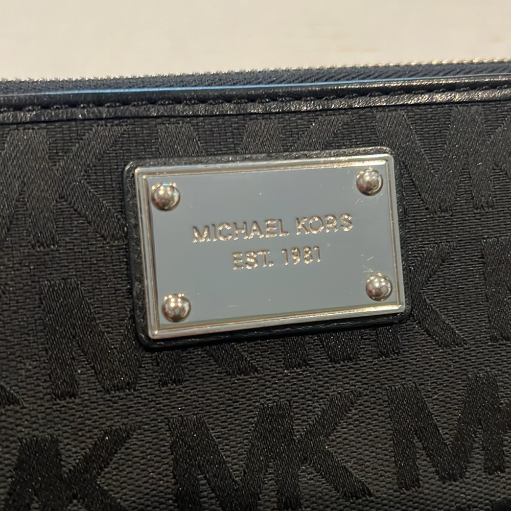 Michael Kors Wallet - Picture 10 of 12